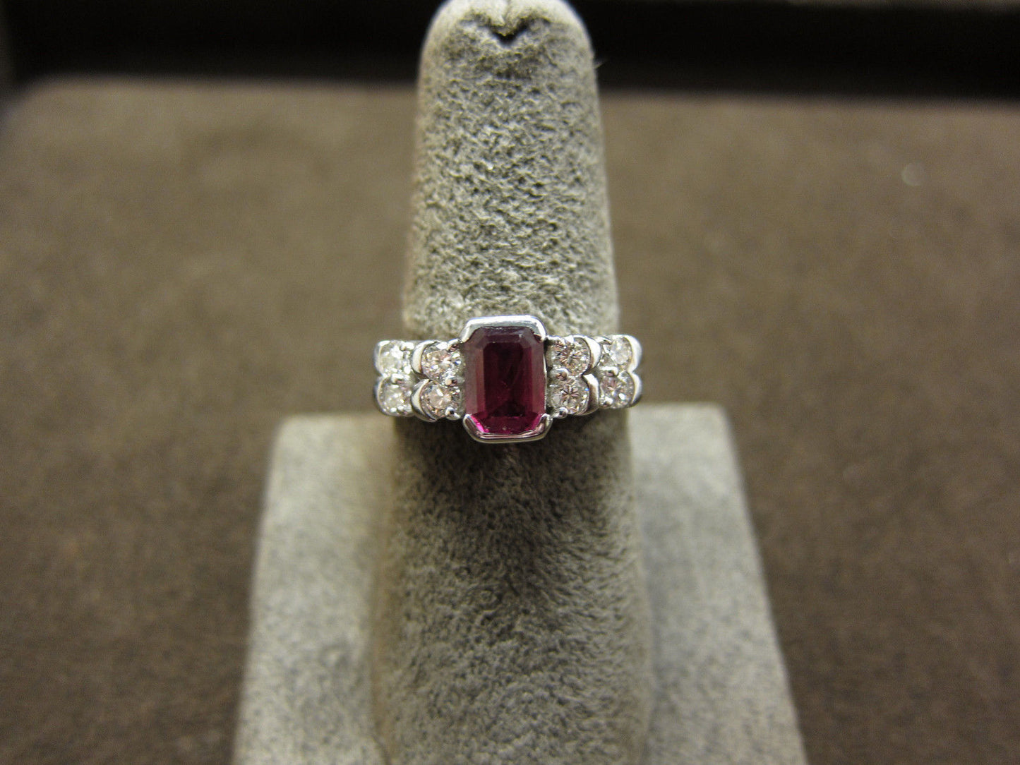 RUBY EMERALD SHAPE DIAMOND 8 ROUND BRILLIANT SHAPE RING