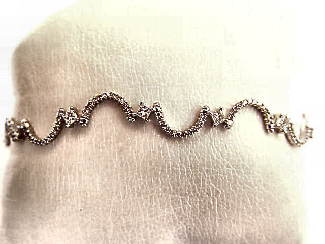 2.48 CT 11 PRINCESS SHAPE DIAMOND SET ROUND BRILLIANT SH DIAMOND SWIRL BRACELET