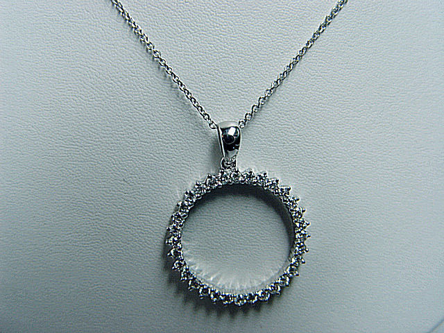 DIAMOND ROUND BR SHAPE CIRCLE PENDANT PRONG SET INCLUDED CHAIN