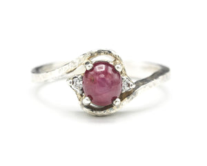 Oval Cabochon Star Ruby Ring in Prongs Setting and Diamonds Side Set with Sterling Silver Texture Band