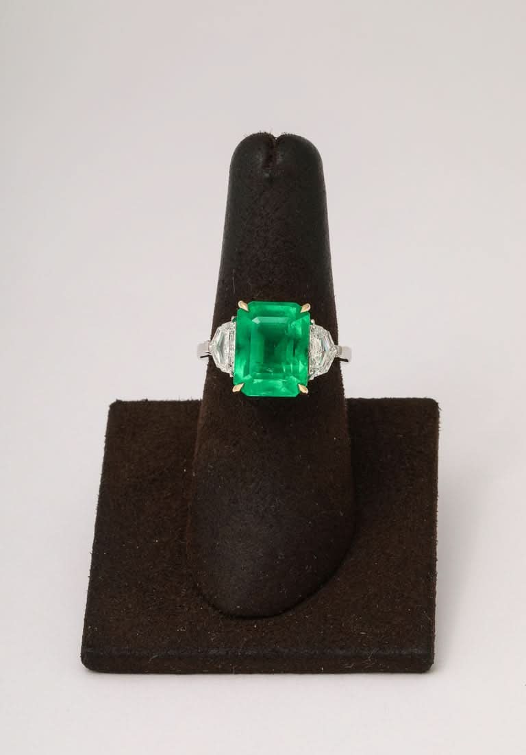 Colombian Vivid Green 6.97 Carat Emerald and Diamond Platinum Ring