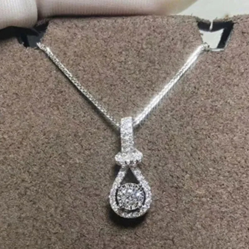 Exquisite and Fashion Ladies Clavicle Necklace 925 Silver Pave Setting Diamond Moissanite Necklace Bridal Engagement Wedding Accessories