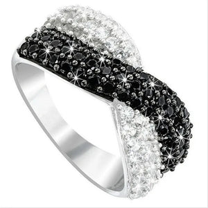 exquisite European and American ladies classic creative two-color black and white diamond ring Ring size: 5-11