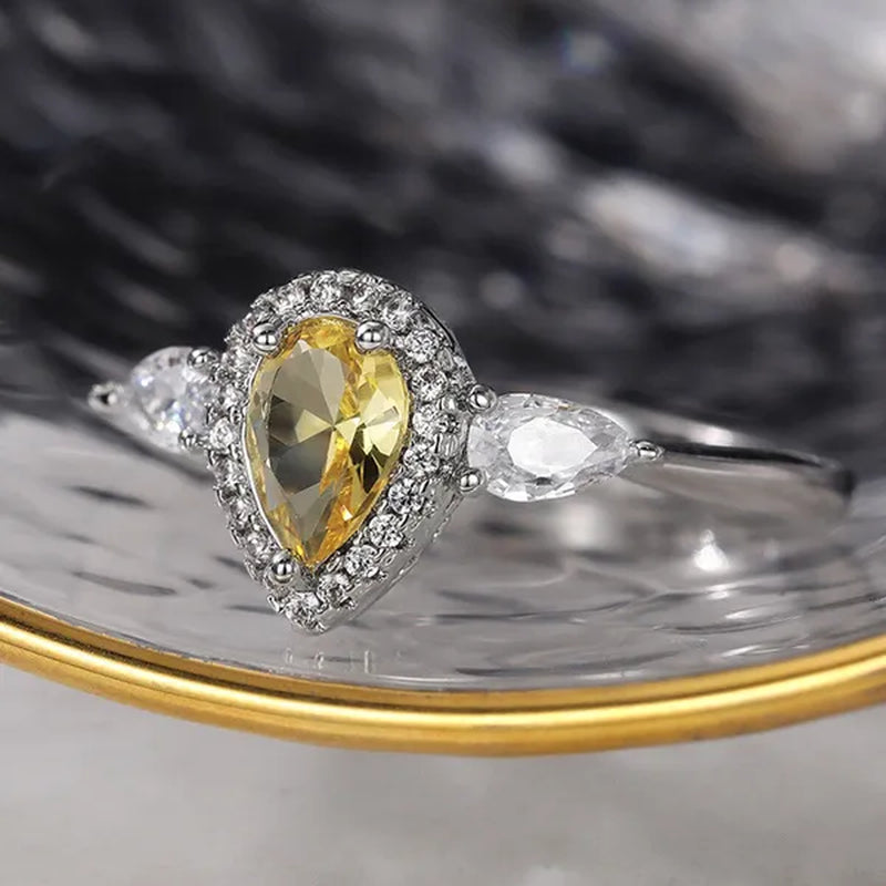 European and American New Style Simple and Fashionable Drop-shaped Inlaid Yellow Zircon Women's Ring. Fashionable Jewelry Accessories for Women's Engagement and Wedding, Valentine's Day Anniversary Gifts for Her