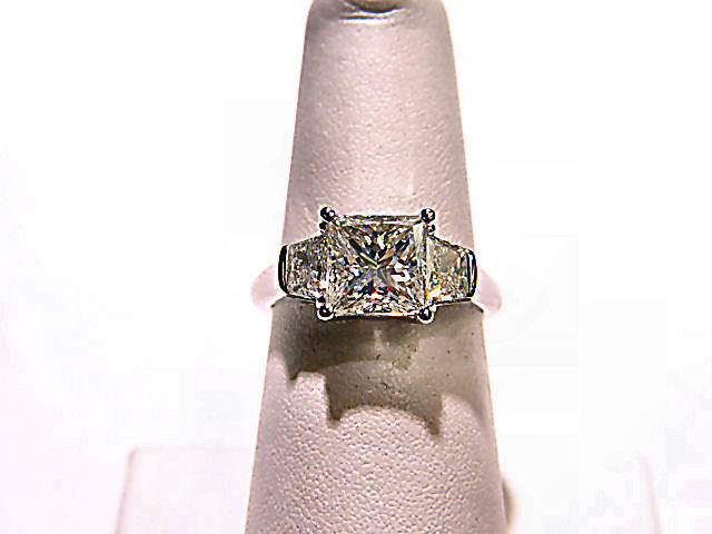 GIA CERTIFIED PRINCESS 2.36 CT G COLOR VVS2  W2.36CT D72.2% T81% GIRDLESL. THICK