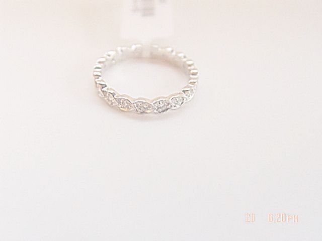 DIAMOND ROUND HEART DESIGN ETERNITY BAND WHITE GOLD