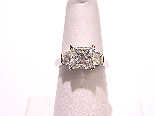 GIA CERTIFIED PRINCESS 2.36 CT G COLOR VVS2  W2.36CT D72.2% T81% GIRDLESL. THICK