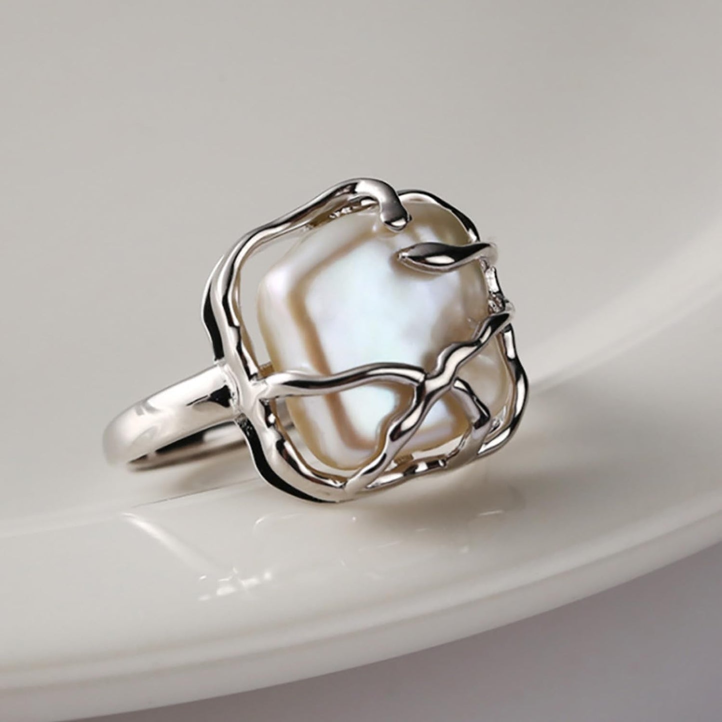 Irregular Pearl Ring for Women 18K Gold Baroque Pearl Ring Silver Geometrical Statement Ring Fashion Wedding Jewelry Gifts for Women Girls