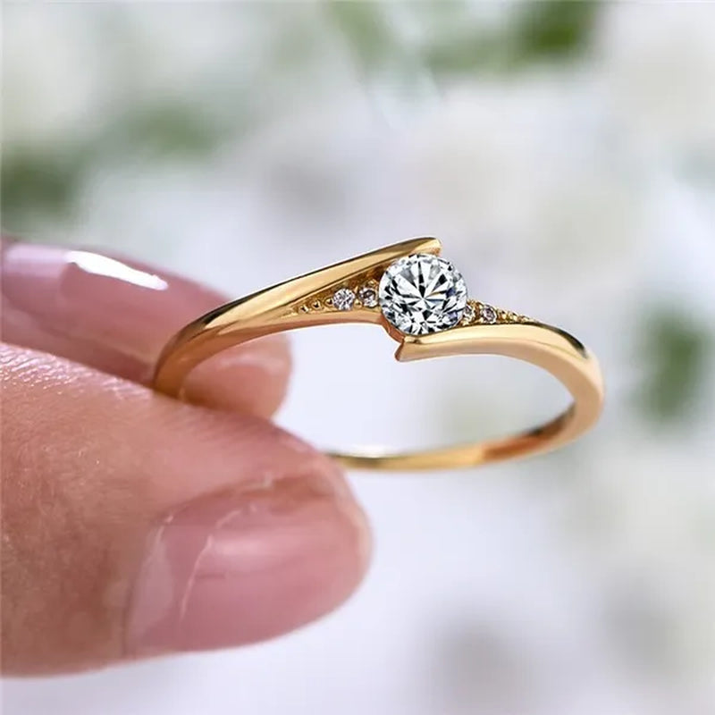 Fashion Gold Plated Round Cut 1ct White Sapphire Diamond Solitaire Rings for Unisex Personality Wedding Engagement Jewelry Gift Size 4-12