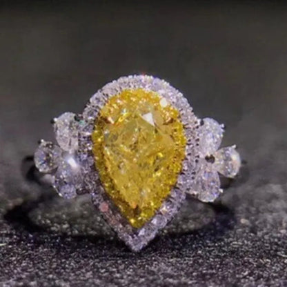 Charming Teardrop Shaped Citrine Rings Side Shiny Diamond Stone Rings for Women Personality Luxury Party Banquet Jewelry Bridal Wedding Fine Rings