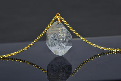 Raw Crystal Necklace, Herkimer Diamond Rough Stone Necklace, Dainty Stone Pendant, Healing Crystals Healing Stone Pendant for Beauty, Love and Positive Energy, Jewelry Gift