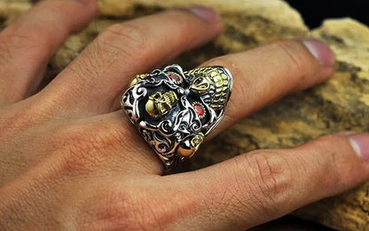 Vintage Fashion Punk Personality Two-Tone Stainless Steel Skull Ring Retro Ruby Inlay Men'S Punk Jewelry Size 7-14