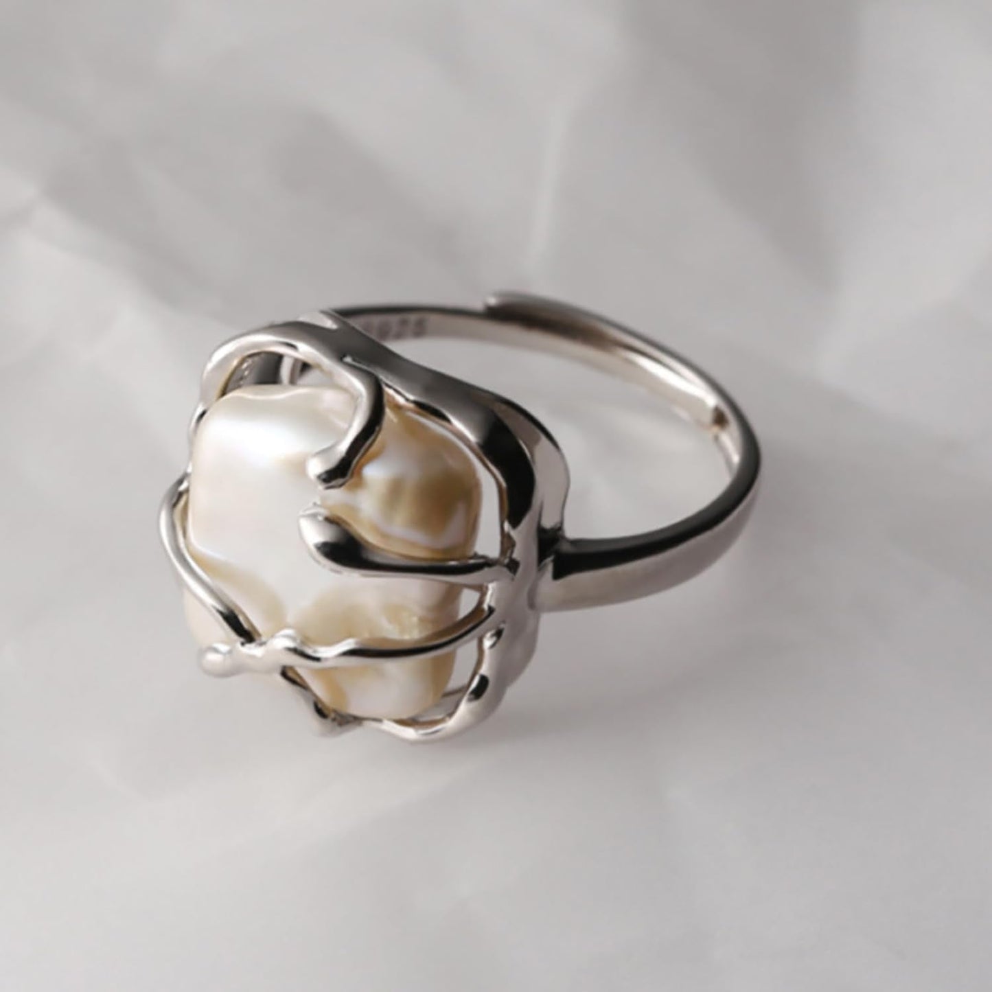 Irregular Pearl Ring for Women 18K Gold Baroque Pearl Ring Silver Geometrical Statement Ring Fashion Wedding Jewelry Gifts for Women Girls